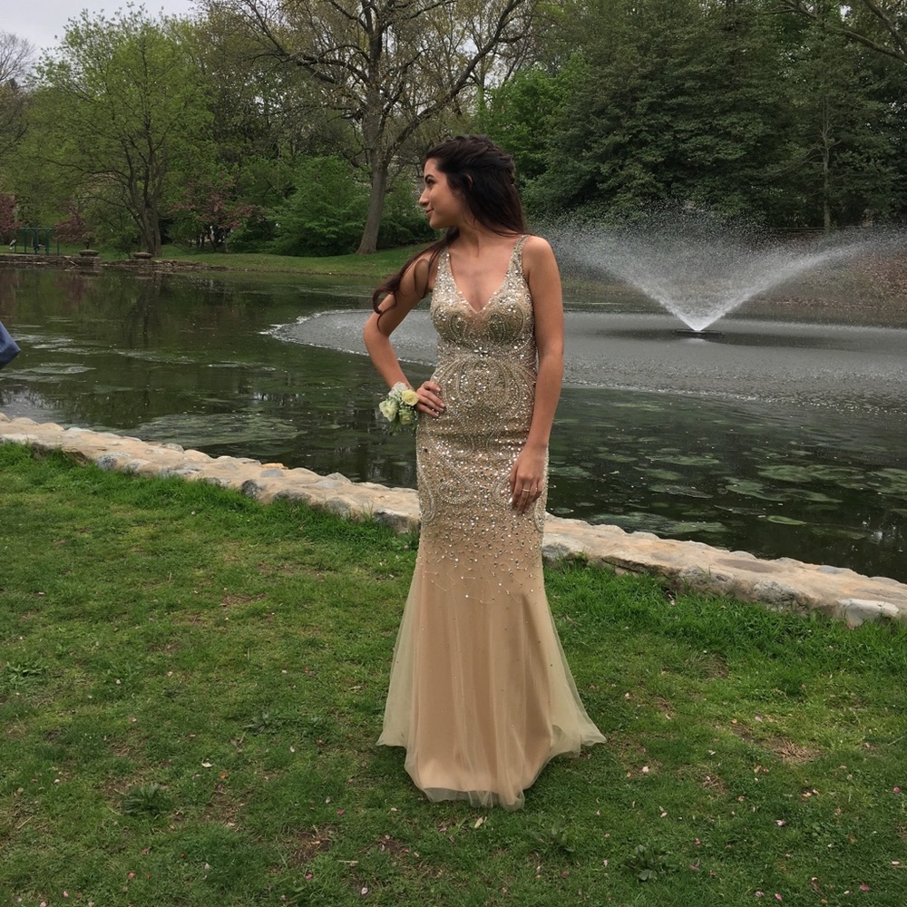 PROM DRESS - Picture 2 of 4